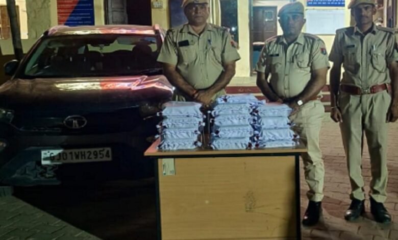 सिरोही . कार में मिले नौ करोड़ के जेवरात, सिरोही के दो युवकों समेत तीन गिरफ्तार Sirohi: Jewelry Worth ₹9 Crore Found in Car- Three Arrested, Including Two Youths from Sirohi