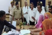 जालोर. गणपतसिंह मांडोली हत्याकांड मामले की जांच सीबीआई से करवाने की मांग - सर्व समाज का प्रदर्शन Jalore: Demand for a CBI Probe into the Ganpat Singh Mandoli Murder Case — Protest by the Entire Community