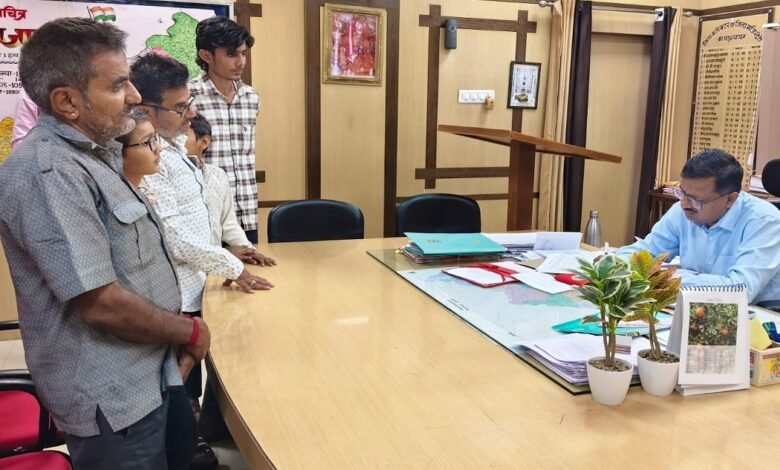 जालोर. गणपतसिंह मांडोली हत्याकांड मामले में न्याय मांग रहे परिवार का आरोप- अनशन तुड़वाने के लिए दबाव में कार्य कर रही पुलिस Jalore: The family seeking justice in the Ganpat Singh Mandoli murder case alleges that the police are acting under pressure to break the hunger strike.