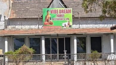 सिरोही. शिवगंज शहर में पुलिस ने एक स्पा सेंटर पर कार्रवाई करते हुए तीन युवतियों व दो युवकों को हिरासत में लिया Sirohi: Police raided a spa center in Shivganj town and detained three young women and two young men.