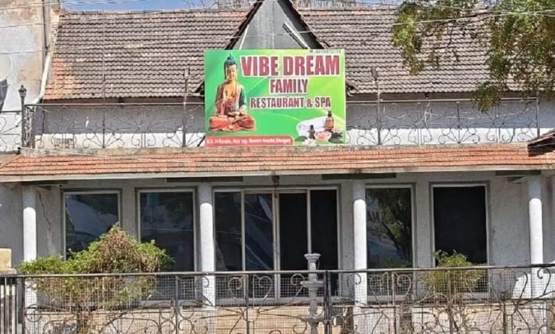 सिरोही. शिवगंज शहर में पुलिस ने एक स्पा सेंटर पर कार्रवाई करते हुए तीन युवतियों व दो युवकों को हिरासत में लिया Sirohi: Police raided a spa center in Shivganj town and detained three young women and two young men.