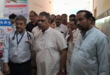 सिरोही. चिकित्सा एवं स्वास्थ्य मंत्री गजेंद्रसिंह ने जिला अस्पताल का जायजा लिया - सफाई के कुप्रबंधन पर नाराज नजर आए Sirohi: Medical and Health Minister Gajendra Singh inspected the District Hospital—he appeared displeased with the mismanagement of sanitation.