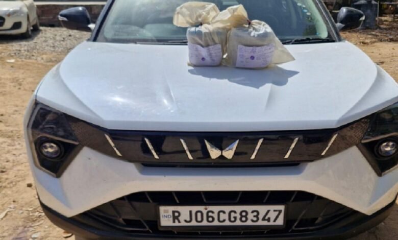 सिरोही. मध्यप्रदेश से कार में सरूपगंज के लिए अफीम देने आ रहे चार तस्कर गिरफ्तार Sirohi: Four Smugglers Arrested While Transporting Opium from Madhya Pradesh to Sarupganj in a Car