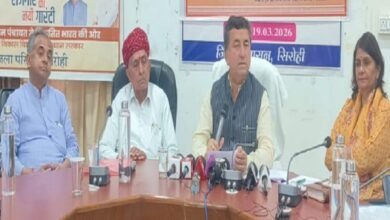 सिरोही. सत्ता की ठसक में मंत्री व सांसद को खिलाए काजू-बादाम व अधिकारियों को समोसा Sirohi: Flaunting the Arrogance of Power—Minister and MP Served Cashews and Almonds While Officials Were Given only Samosas.