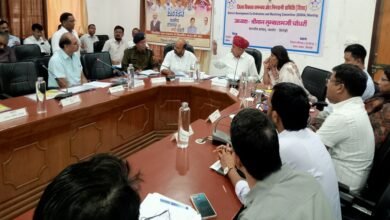 जिला विकास समन्वय और निगरानी समिति की बैठक में सांसद ने चेताया: जनप्रतिनिधियों को गुमराह करने का प्रयास न करें At the meeting of the District Development Coordination and Monitoring Committee the MP issued a warning: Do not attempt to mislead public representatives.