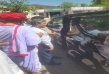 सिरोही. चिकित्सा एवं स्वास्थ्य मंत्री से चिपकने के चक्कर में राज्यमंत्री को क्रॉस करते रहे जिला अस्पताल पीएमओ Sirohi: In an attempt to ingratiate himself with the Minister of Medical and Health the District Hospital PMO repeatedly bypassed the Minister of State.