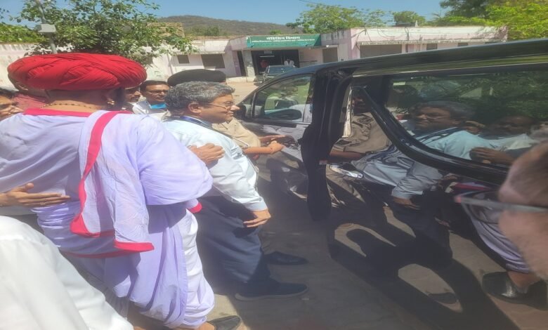 सिरोही. चिकित्सा एवं स्वास्थ्य मंत्री से चिपकने के चक्कर में राज्यमंत्री को क्रॉस करते रहे जिला अस्पताल पीएमओ Sirohi: In an attempt to ingratiate himself with the Minister of Medical and Health the District Hospital PMO repeatedly bypassed the Minister of State.