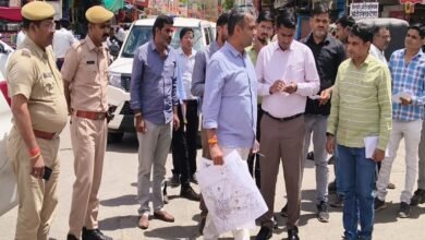 सिरोही. जिला कलेक्टर रोहिताश्वसिंह तोमर विभागीय अधिकारियों के साथ जिले के भ्रमण पर रहे - सफाई ठेकदार और कैंटीन संचालक पर जुर्माना Sirohi: District Collector Rohitashv Singh Tomar conducted an inspection tour of the district accompanied by departmental officials Sirohi: Fine Imposed on Sanitation Contractor and Canteen Operator.