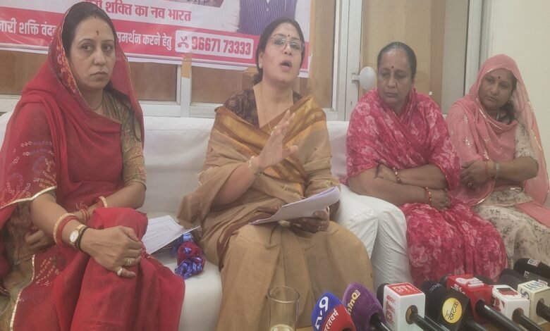 सिरोही महिला सशक्तीकरण की दिशा में बड़ा कदम साबित होगा नारी शक्ति वंदन अधिनियम सिरोही भाजपा जिलाध्यक्ष रक्षा भंडारी ने नारी शक्ति वंदन अधिनियम को लेकर पत्रकारों से बातचीत की Sirohi: The 'Nari Shakti Vandan Adhiniyam' Will Prove to Be a Major Step Towards Women's Empowerment Sirohi BJP District President Raksha Bhandari interacted with journalists regarding the Nari Shakti Vandan Adhiniyam