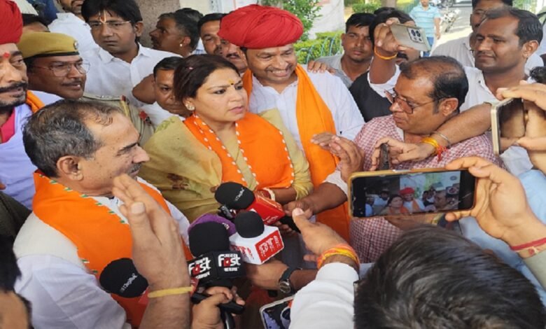 सिरोही. प्रधानमंत्री नरेंद्र मोदी की टीम में होने के बावजूद राज्यसभा सदस्य मदन राठौड़ समय की कद्र नहीं करते सिरोही. अपने तय समय से तीन घंटे देरी से चलते रहे राज्यसभा सदस्य मदन राठौड़ Sirohi: Despite being a member of Prime Minister Narendra Modi's team, Rajya Sabha MP Madan Rathore shows no regard for punctuality. Sirohi: Rajya Sabha MP Madan Rathore ran three hours behind his scheduled time.