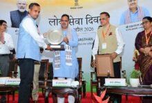 सिरोही. प्रदेश का मान बढ़ाने पर 9 आईएएस को मिला सीएम एक्सीलेंस अवार्ड सिरोही जिला कलक्टर रोहिताश्वसिंह तोमर को मिला सीएम एक्सीलेंस अवार्ड Sirohi: 9 IAS Officers Receive CM Excellence Award for Enhancing the State's Prestige Sirohi District Collector Rohitashva Singh Tomar Receives CM Excellence Award