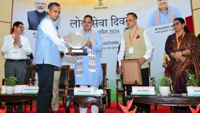 सिरोही. प्रदेश का मान बढ़ाने पर 9 आईएएस को मिला सीएम एक्सीलेंस अवार्ड सिरोही जिला कलक्टर रोहिताश्वसिंह तोमर को मिला सीएम एक्सीलेंस अवार्ड Sirohi: 9 IAS Officers Receive CM Excellence Award for Enhancing the State's Prestige Sirohi District Collector Rohitashva Singh Tomar Receives CM Excellence Award