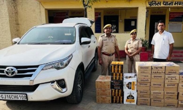 सिरोही. मंडार पुलिस ने वित्तीय वर्ष की अंतिम रात शराब से भरी एक लग्जरी कार जब्त की Sirohi: The Mandar Police seized a luxury car loaded with liquor on the final night of the financial year.