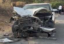 सिरोही. मंडार थाना क्षेत्र में कार की चपेट में आने से बाइक सवार मां व दो बेटों की मौत सिरोही. मंडार में पादर के समीप गुजरात वावधरा मार्ग पर हादसा सिरोही. गुजरात के लिए शराब तस्करी का सिल्ट रूट है यह मार्ग Sirohi: Mother and her two sons riding a motorcycle killed after being struck by a car in the Mandar police station area. Sirohi: The accident occurred on the Gujarat-Vavdhara road near Padar in Mandar. Sirohi: This route serves as a conduit for liquor smuggling into Gujarat.