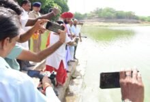 सिरोही. पंचायतराज राज्यमंत्री ओटाराम देवासी ने किया वंदे गंगा जल संरक्षण जन अभियान का आगाज Sirohi: Minister of State for Panchayati Raj Otaram Dewasi launched the 'Vande Ganga' Water Conservation Mass Campaign.