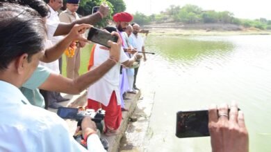 सिरोही. पंचायतराज राज्यमंत्री ओटाराम देवासी ने किया वंदे गंगा जल संरक्षण जन अभियान का आगाज Sirohi: Minister of State for Panchayati Raj Otaram Dewasi launched the 'Vande Ganga' Water Conservation Mass Campaign.
