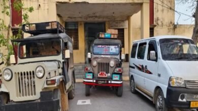 सिरोही. ड्राय प्रदेश गुजरात को शराब आपूर्ति कर रहे राजस्थान के ठेकेदार सिरोही. तस्करी के जरिए गुजरात भेज रहे सरकारी ठेकों की शराब सिरोही. पुलिस कार्रवाई में शराब ठेकेदार व तस्करों का गठजोड़ उजागर Sirohi: Rajasthan Contractors Supplying Liquor to the 'Dry' State of Gujarat Sirohi: Liquor from Government-Authorized Outlets Being Smuggled into Gujarat Sirohi: Police Crackdown Exposes Nexus Between Liquor Contractors and Smugglers