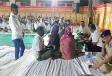 सिरोही. जिला कलक्टर रोहिताश्वसिंह तोमर ने मांडवाड़ा देव में की रात्रि चौपाल - समस्याओं का हाथों हाथ किया निपटारा Sirohi: District Collector Rohitashva Singh Tomar held a 'Night Chopal' (evening public meeting) in Mandwara Dev resolving grievances on the spot. सिरोही. रात को चौपाल में मांगी ट्राई साइकिल और अगले ही दिन जिला कलक्टर रोहिताश्वसिंह तोमर ने घर पहुंचा दी Sirohi. A tricycle was requested at the night choupal and the next day District Collector Rohitashva Singh Tomar delivered tricycle it to his home.