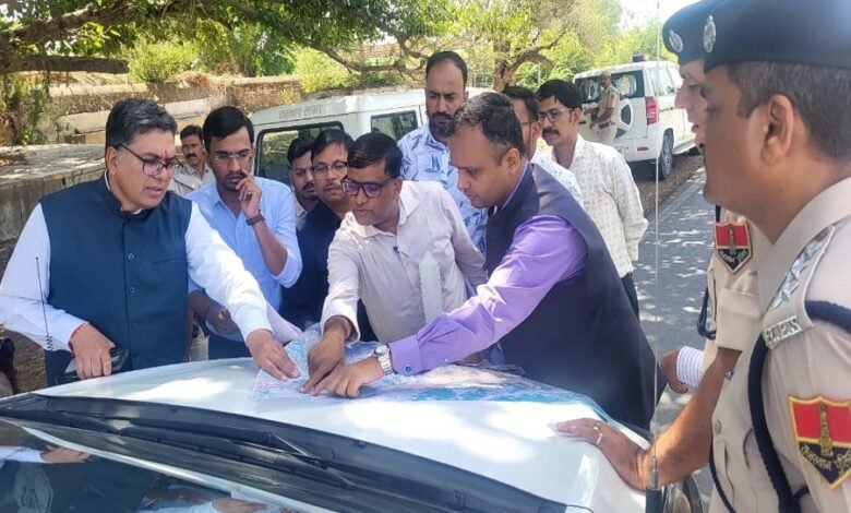 सिरोही. पिण्डवाड़ा क्षेत्र में प्रस्तावित खनन परियोजना को लेकर राज्य सरकार से गठित कमेटी ने जन सुनवाई की Sirohi: A committee constituted by the State Government held a public hearing regarding the proposed mining project in the Pindwara region. सिरोही. पिण्डवाड़ा क्षेत्र में प्रस्तावित मै.कमलेश मेटाकास्ट खनन परियोजना को लेकर ग्रामीणों में विरोध के स्वर Sirohi: Villagers expressed opposition to the proposed M/S Kamlesh Metacast mining project in the Pindwara region.