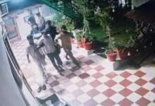 सिरोही. लेने-देन में रंजिश को लेकर युवक के अपहरण का मामला- एटीएस बन युवक को होटल से उठाया डेढ़ लाख लेकर छोड़ा Sirohi: Case of a young man's abduction over a financial dispute—abductors posed as ATS personnel picked him up from a hotel and released him after taking ₹1.5 lakh.