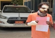 सिरोही. जनता को राहत देने के लिए नगर परिषद में सेवा शिविर - बाहर फेरोकवर बदलने की फुर्सत नहीं सिरोही. फुस्स साबित हो रहे सेवा शिविर में जनता को राहत देने के दावे सिरोही. नगर परिषद के बाहर ही जनता की जान जोखिम में Sirohi: Service camp at the Municipal Council to provide relief to the public – yet no time to replace the manhole cover outside. Sirohi: Claims of providing relief to the public through the service camp are proving to be a damp squib. Sirohi: Public lives at risk right outside the Municipal Council.