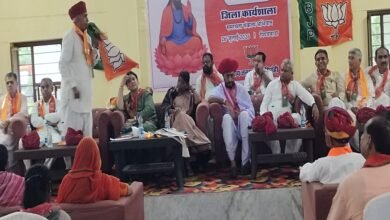 सिरोही. एकता और समरस की प्रेरणा देते हैं संत रविदास के विचार - समरसता संकल्प अभियान के तहत भाजपा की कार्यशाला सिरोही में ईदगाह मार्ग को घोषित किया संत रविदास मार्ग Sirohi: Saint Ravidas's teachings inspire unity and social harmony – BJP workshop held under the 'Samrasta Sankalp Abhiyan' (Social Harmony Pledge Campaign). Eidgah Road in Sirohi declared as Saint Ravidas Road.