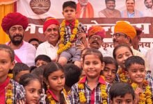 सिरोही में नव स्वीकृत केंद्रीय विद्यालय का प्रवेशोत्सव Admission Ceremony for the Newly Sanctioned Kendriya Vidyalaya in Sirohi सिरोही. सांसद लुम्बाराम चौधरी ने छात्रों को शिक्षा क्षेत्र में आसमान की ऊंचाइयां छूने का संदेश दिया Sirohi. MP Lumbaram Choudhary urged students to reach great heights in the field of education.
