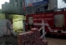 सिरोही में नगर परिषद आयुक्त के बंगले पर दमकल से जलापूर्ति- वीडियो भी बन गया पर साहब बता रहे पता नहीं In Sirohi a fire tender was used to supply water to the City Council Commissioner's bungalow—a video of the incident was even recorded—yet the official claims to be unaware of it.