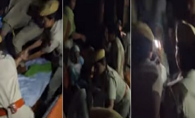सिरोही. शांतिपूर्ण धरने पर बैठी महिला को जबरन उठा ले गई पुलिस- खींचतान में टूटी चूडिय़ां, कलाई जख्मी और गिरी ओढ़नियां पोसालिया निवासी नरेन्द्रसिंह उर्फ चिंटूसिंह सिरोही. न्याय मांग रही एक बुजुर्ग मां को पुलिस जबरन उठा ले गई Sirohi: Police forcibly removed a woman staging a peaceful sit-in protest; in the ensuing scuffle her bangles broke her wrist was injured, and her *odhni* (scarf) fell off. murder case Narendrasingh alias Chintusingh Posaliya. Sirohi: Police forcibly took away an elderly mother who was seeking justice.