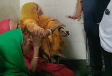 सिरोही. जिला अस्पताल की सफाई व्यवस्था में सुधार नहीं हो रहा है सिरोही. जिला अस्पताल में जिला कलक्टर के दौरे भी औपचारिक ही साबित हो रहे सिरोही. जिला अस्पताल में ठीक चार माह पहले भी दिए थे पेनल्टी के निर्देश सफाई जस की तस Sirohi. The cleanliness of the district hospital is not improving. Sirohi. The District Collector's visits to the district hospital are proving to be merely formal. Sirohi. Even four months ago, the district hospital issued penalty orders, but the cleanliness remains the same.