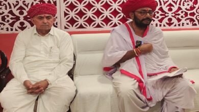 Sirohi: The Minister of State for Panchayati Raj broke his silence regarding allegations concerning the Ramjharokha Temple land, accusing the former MLA of misappropriating the temple's land. सिरोही. पंचायतराज राज्यमंत्री ने रामझरोखा मंदिर की भूमि को लेकर लगे आरोपों पर तोड़ी चुप्पी- पूर्व विधायक पर लगाए महामंदिर की भूमि खुर्द-बुर्द करने के आरोप