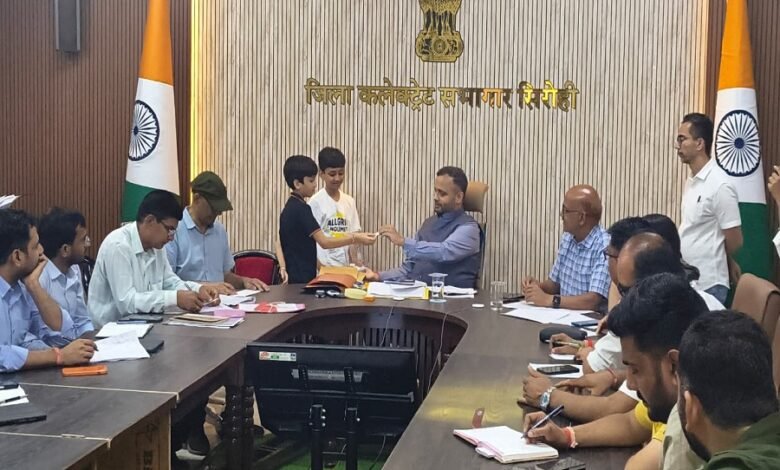 नगरीय निकाय चुनावों को लेकर लॉटरी से आरक्षित किए वार्ड - लॉटरी के साथ ही दावेदार बिछाने लगे चुनावी चौसर sirohi. Wards reserved via lottery for urban body elections sirohi. aspirants have begun laying the groundwork for their electoral campaigns.