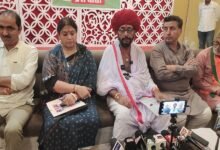 सिरोही. भाजपा ने नगरीय विकास संकल्प पत्र में दर्शाया विकास और सुशासन का विजन Sirohi: BJP outlines its vision for development and good governance in the urban development manifesto. नगरीय निकाय चुनाव- 2026 नगरीय निकाय चुनाव के संकल्प पत्र को लेकर भाजपा ने सिरोही जिले को लेकर कोई स्पष्ट विजन सामने नहीं आया The BJP did not present a clear vision for Sirohi district in its urban body election manifesto.