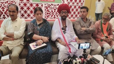 सिरोही. भाजपा ने नगरीय विकास संकल्प पत्र में दर्शाया विकास और सुशासन का विजन Sirohi: BJP outlines its vision for development and good governance in the urban development manifesto. नगरीय निकाय चुनाव- 2026 नगरीय निकाय चुनाव के संकल्प पत्र को लेकर भाजपा ने सिरोही जिले को लेकर कोई स्पष्ट विजन सामने नहीं आया The BJP did not present a clear vision for Sirohi district in its urban body election manifesto.