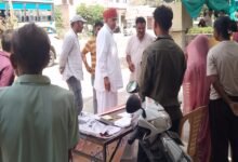 सिरोही. निकायों में द्वितीय चरण के चुनाव के तहत सिरोही, पिण्डवाड़ा व माउंट आबू में उल्लास से मतदान किया Sirohi: Voting was held with enthusiasm in Sirohi Pindwara and Mount Abu as part of the second phase of elections for local bodies. सिरोही. मतदान सिरोही शहर में दोपहर तीन बजे पचास फीसदी का आंकड़ा भी पार नहीं हो पाया Sirohi: In Sirohi city voter turnout had not even crossed the 50% mark by 3 PM.