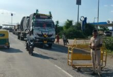 सिरोही. जिला प्रशासन के नए फरमान ने टोल संग्रहण कंपनी की झोली नोटों से भर दी है सिरोही. रेवदर-मंडार राष्ट्रीय मार्ग पर भारी वाणिज्यिक वाहनों का संचालन 14 घंटों के लिए बंद कर दिया सिरोही. रेवदर-मंडार राष्ट्रीय मार्ग परकुछ माह पहले ही वाहन चालकों को टोल वसूली से निजात मिली थी अब फिर टोल रोड पर धकेला जा रहा Sirohi: A new directive from the district administration has filled the coffers of the toll collection company. Sirohi: The movement of heavy commercial vehicles on the Reodar-Mandar National Highway has been halted for 14 hours. Sirohi: Motorists on the Reodar-Mandar National Highway had only recently been relieved from paying tolls, but now they are being forced back onto the toll road.