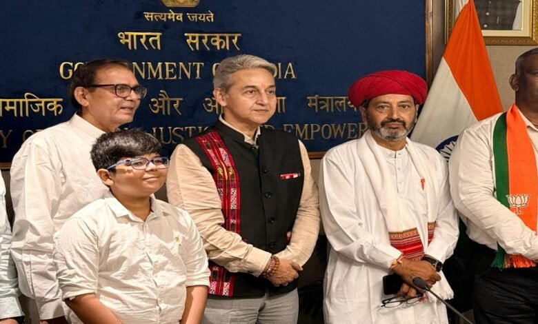 सिरोही के नारायण देवासी बने विमुक्त, घुमंतू, अद्र्ध घुमंतू समुदाय कल्याण बोर्ड के सदस्य - दिल्ली में ली शपथ Narayan Devasi from Sirohi appointed as a member of the Welfare Board for Denotified Nomadic and Semi-Nomadic Communities – Took the oath in Delhi.